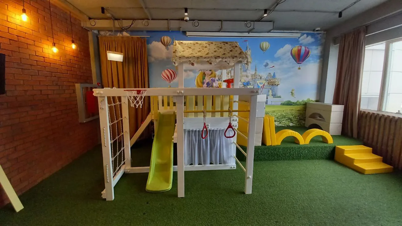 Детская площадка Савушка Baby-8, г.Москва, пос.Внуковское, ресторан "Joy House"