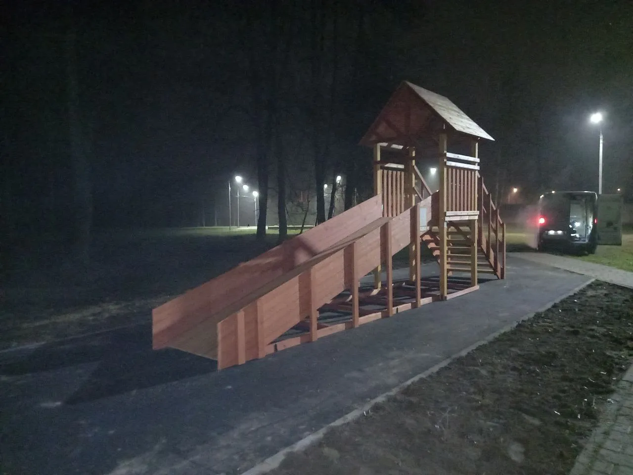 Детская зимняя горка Савушка Зима 5/1 в парке Роща