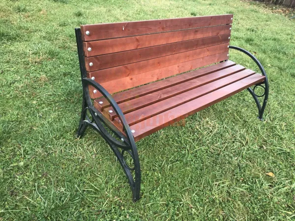 скамейка деревянная