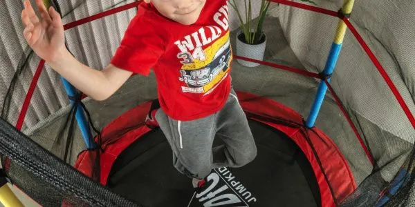 Батут DFC JUMP KIDS 55" (красный с желто-синими стойками) Батут DFC JUMP KIDS 55" (красный с желто-синими стойками)