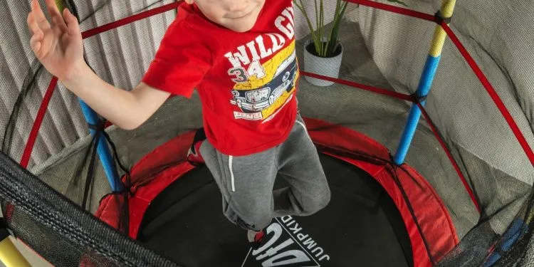 Батут DFC JUMP KIDS 55" (красный с желто-синими стойками)